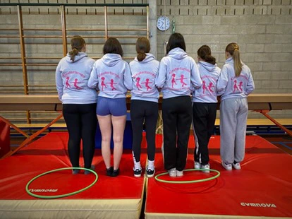 Hoodies met clubbedrukking op de rug voor een turnclub – Equi Prints